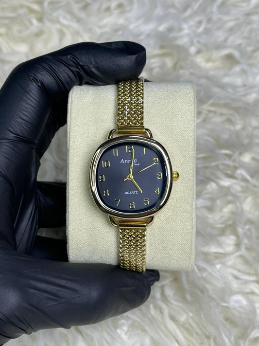 Annie Time Golden Chain Black Dial